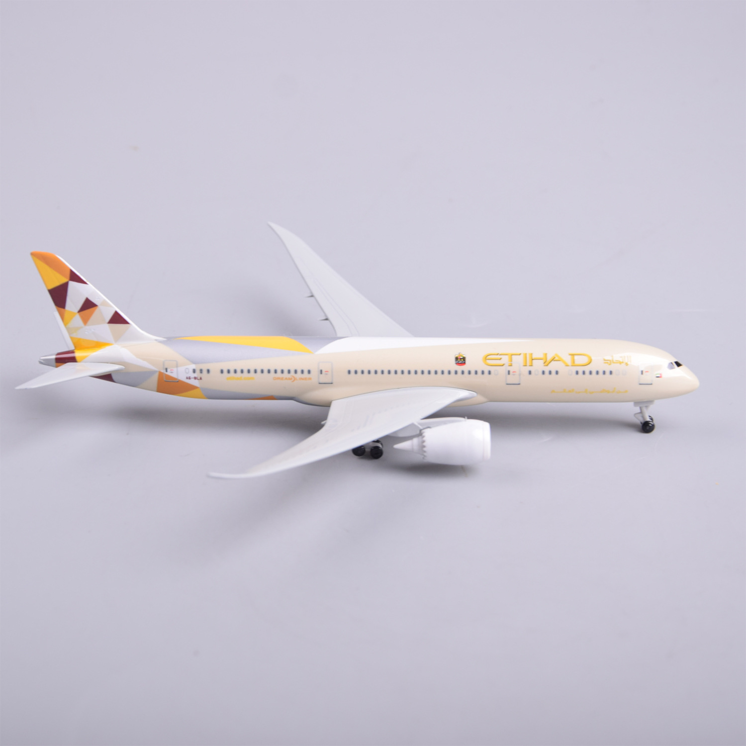 1/300 Scale 20cm Etihad B787 D - огляд і ціна Model Kit Store
